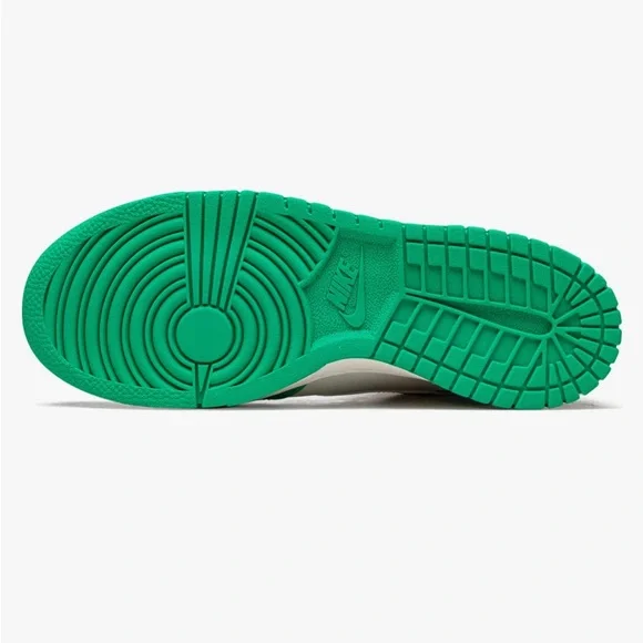 NIKE DUNK HIGH RETRO Size 5 Y Green and White High-Top Sneakers - Picture 4 of 5